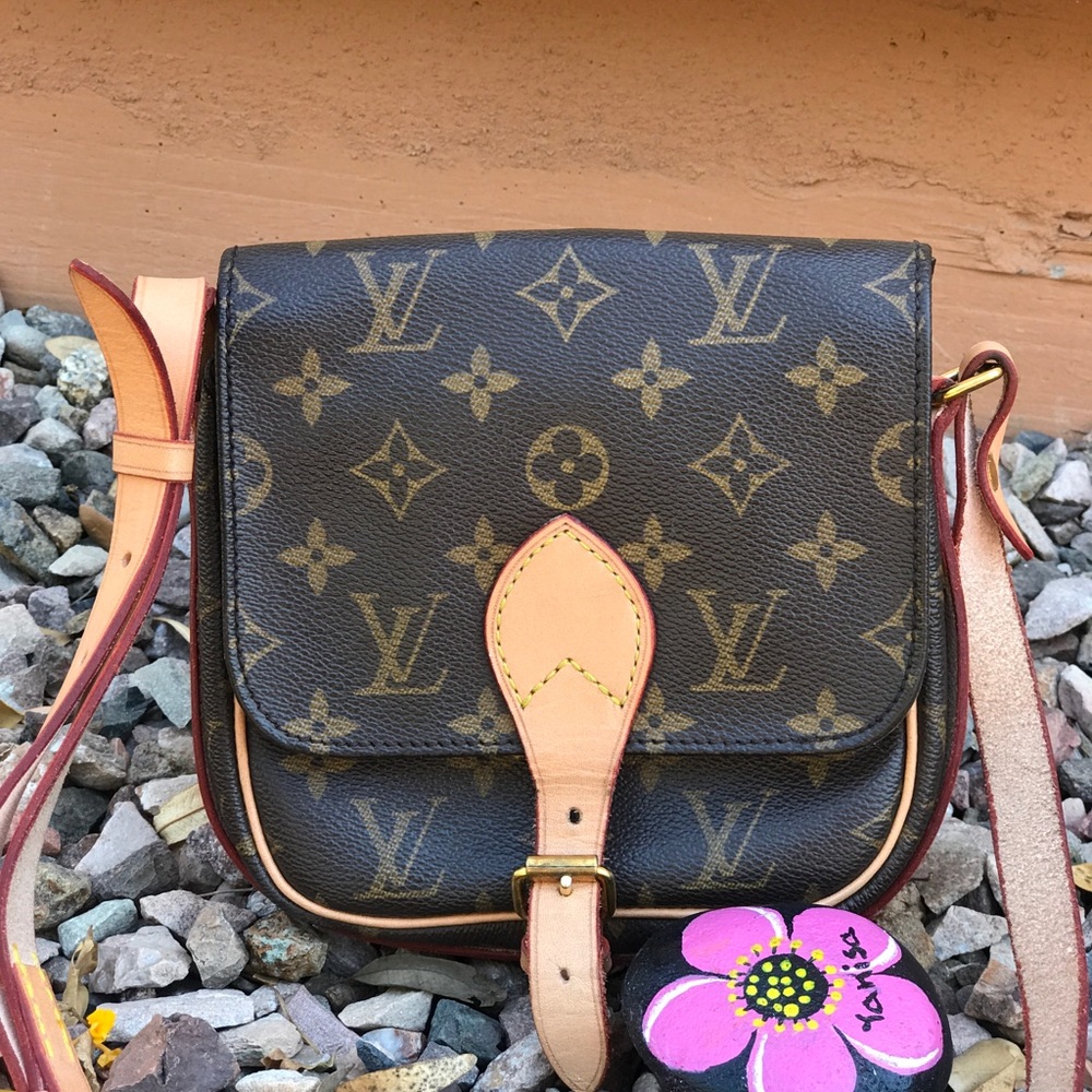🌸CUTE🌸Louis Vuitton Cartouchiere  pm shoulder